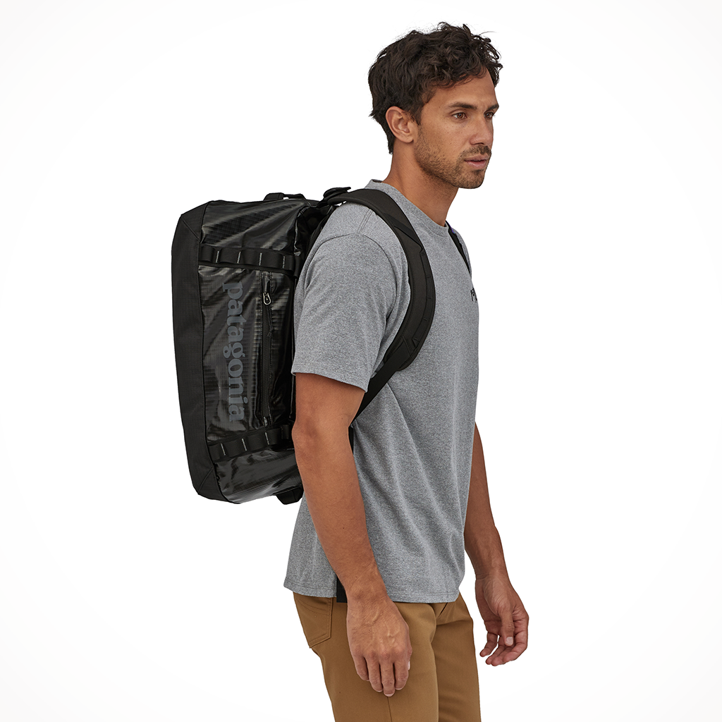 Camping-Duffel_Bags-Patagonia-Black_Hole_Duffel_40L-Friend_Black-Bag